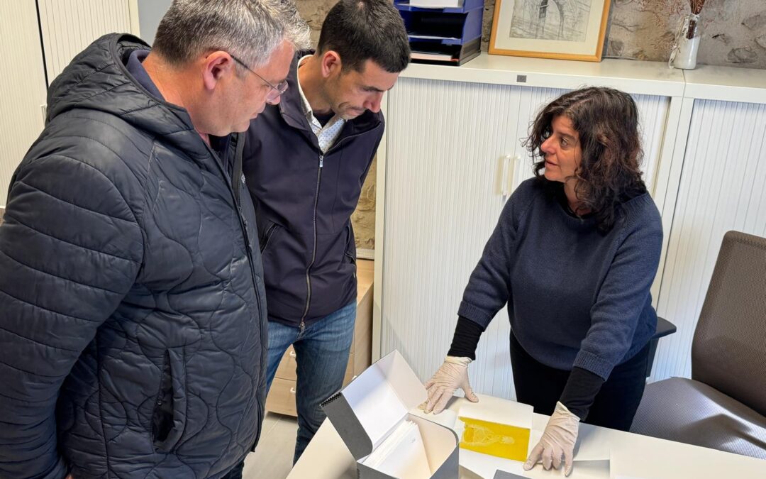 John Pallarès dona 21 fotografies inèdites de Josep Esquirol a l’Arxiu Històric de l’Escala